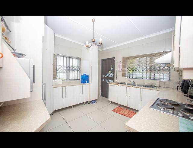 4 BEDROOM HOUSE FOR SALE IN AMALINDA